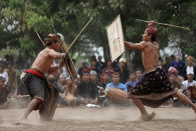 Peresean dan Tradisi Ketangkasan Masyarakat Sasak Lombok